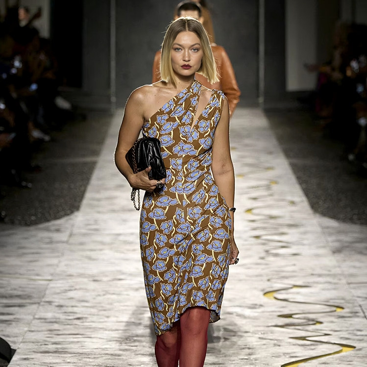 Versace SS25 Trend Alert: Luxury Satin Prints Are Here to Stay – The ...