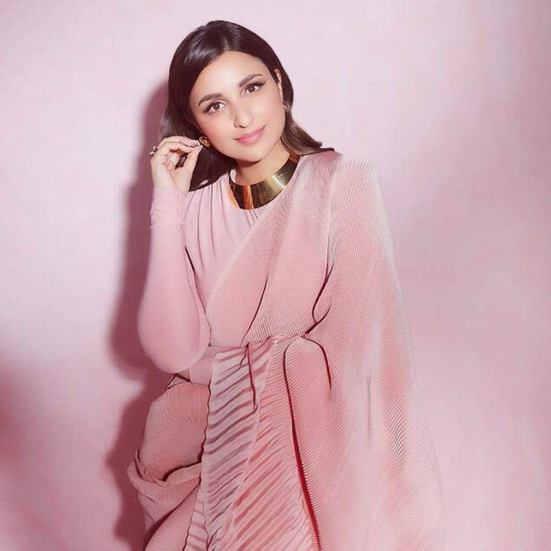 Parineeti Exudes Retro Vibes In Her Shaded Pink Crush Saree!